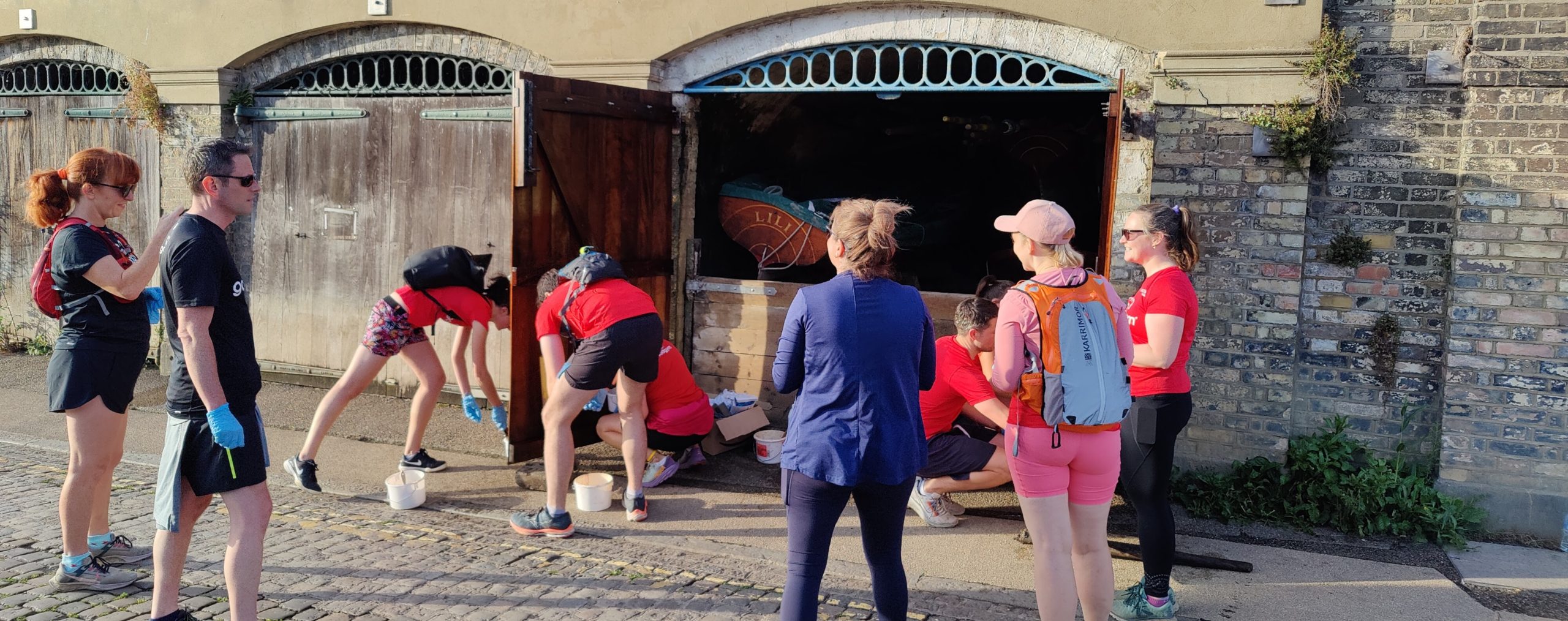 GoodGym runners – paint Arch Doors(again!)